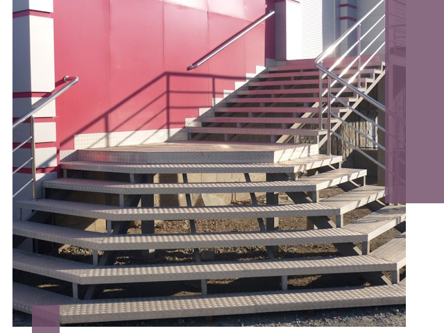 Лестницы для магазина в Мичуринске — изготовление и монтаж