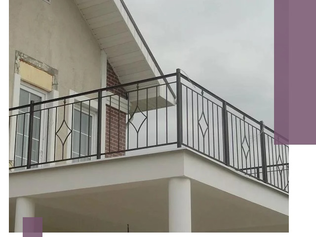 Изготовление балконных ограждений в Мичуринске из металла и стекла